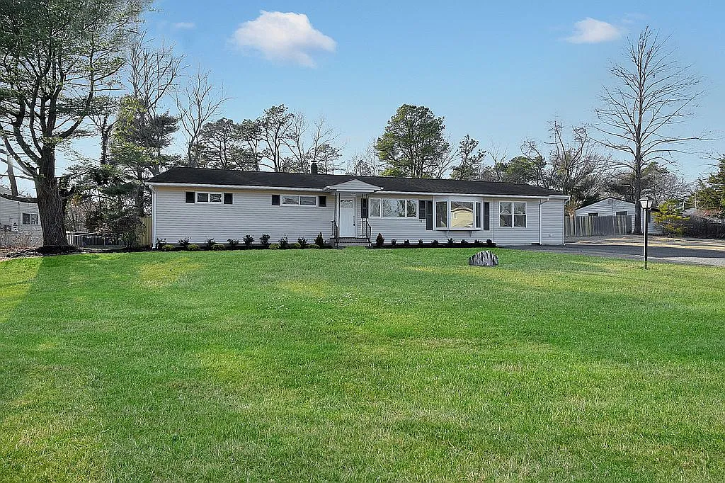 11 Western Dr photo 1