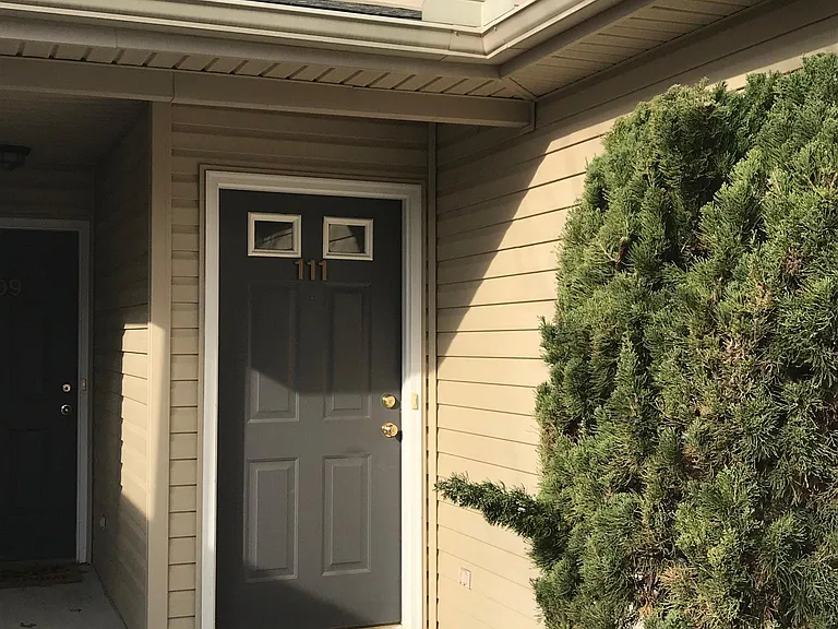 111 Oriole Ct — Photo 2