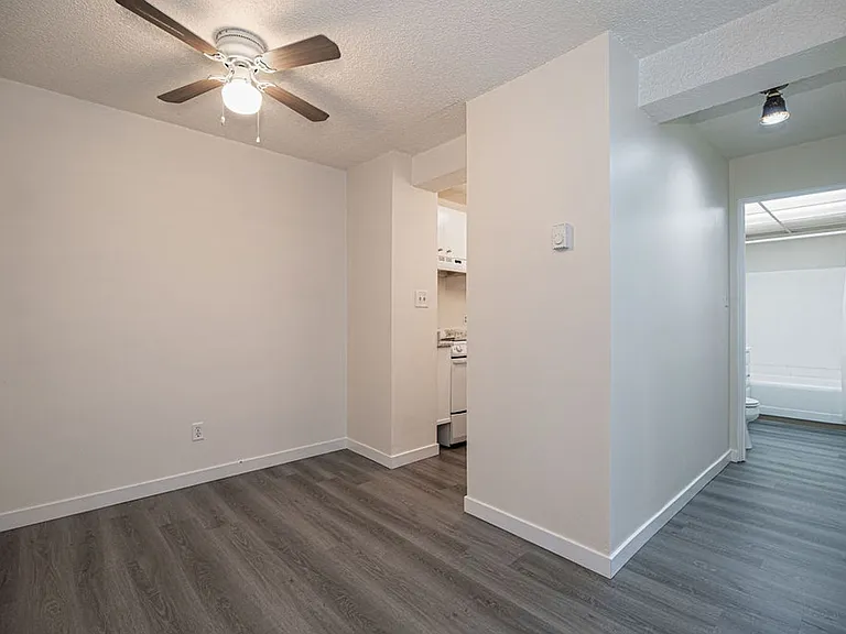Clift House Apartments — Photo 20