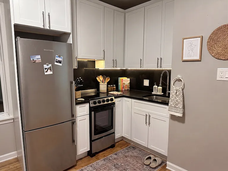 313 E 5th St #2G — Photo 3