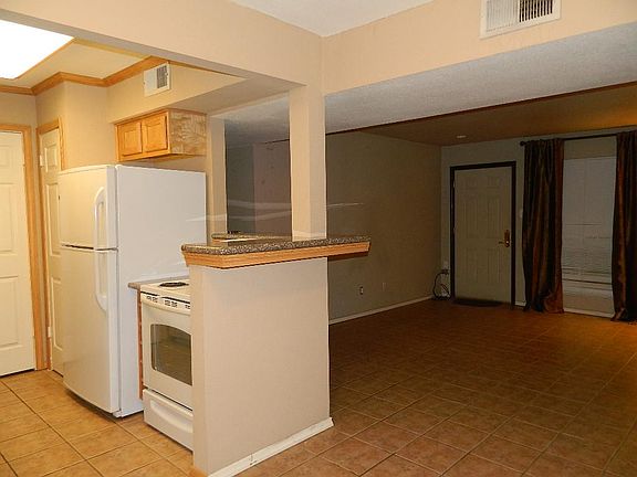 Open bar for easy entertaining.
