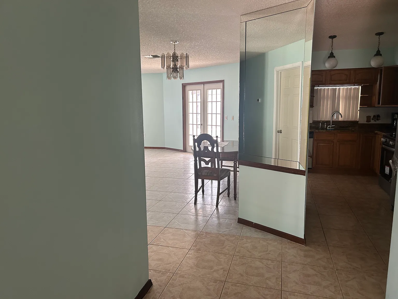 3 bed, 1524 sqft, $2,050 — Photo 3