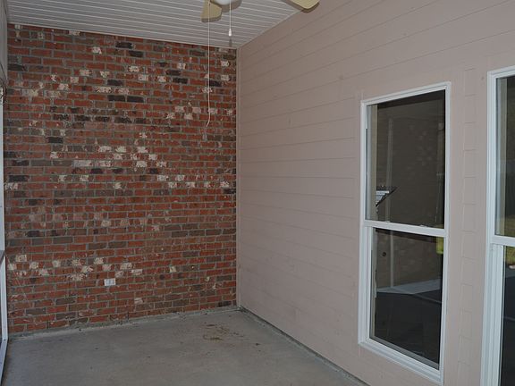 5th image of 209 Ox Bow Dr.