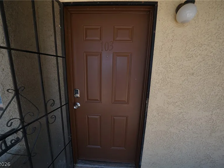 601 Cabrillo Cir #103 — Photo 5