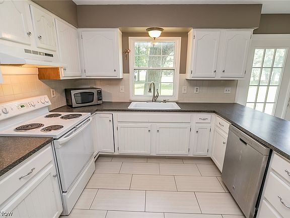 3rd image of 15215 Forestwood Dr