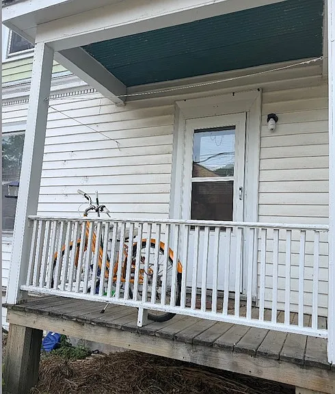 Little porch out the back and you can store your bike there and hop on it and ride to the park, the lake or the diner!