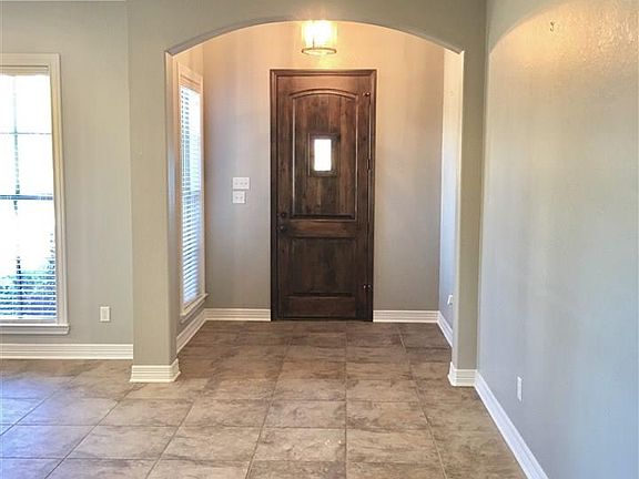 3rd image of 102 Winding Oaks Dr
