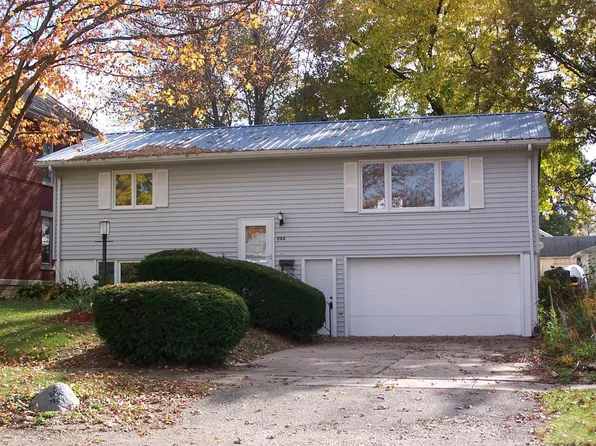 318 6th St, Gladbrook, IA 50635