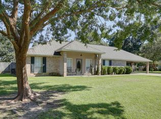 333 Suzanne Dejean Dr, Opelousas, LA 70570