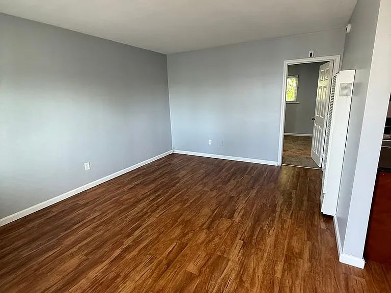 800 Emory St — Photo 5