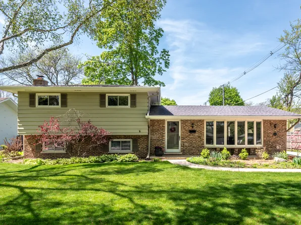 (undisclosed Address), Libertyville, IL 60048