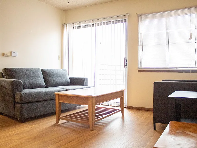 907 W Oregon St — Photo 10