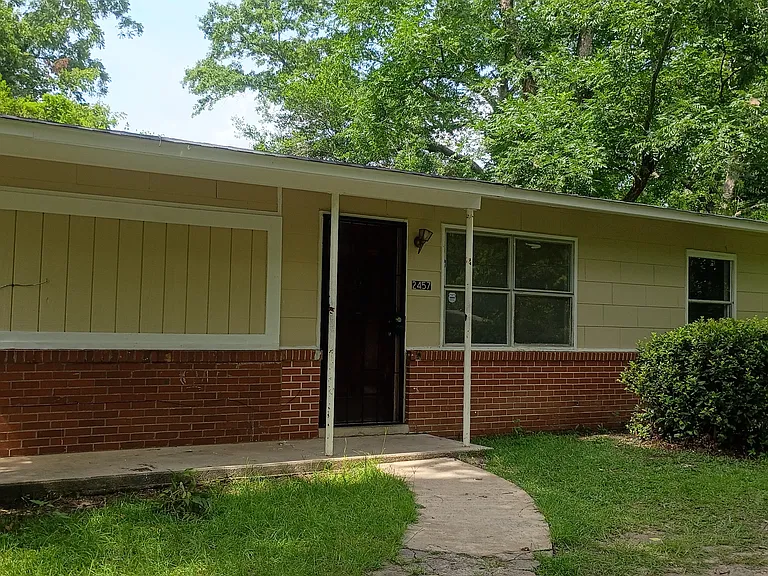 2457 Brevard Dr — Photo 2