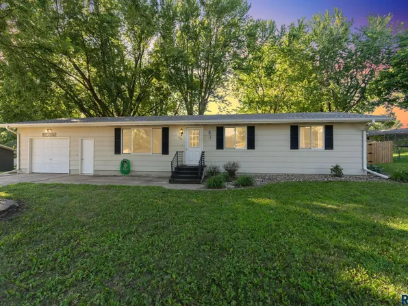 404 Jefferson Dr, Alcester, SD 57001