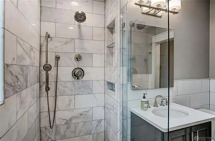 327 W Davis St — Photo 22