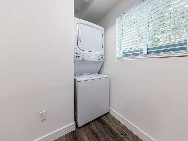 3015 Alsace Ave — Photo 37