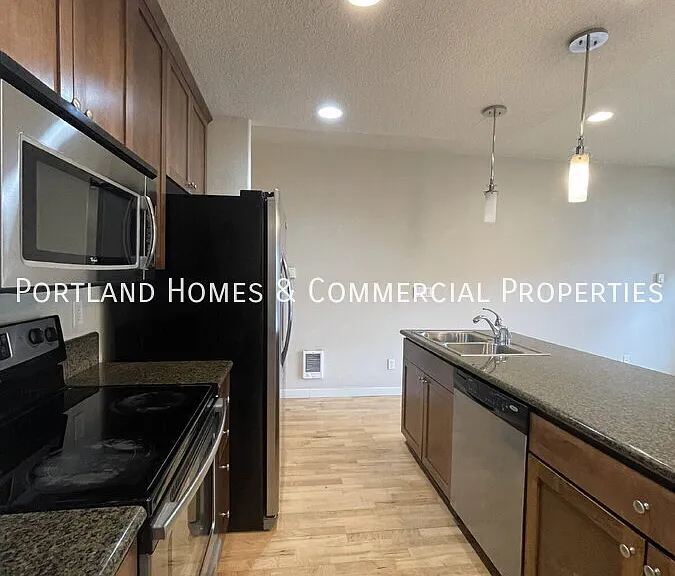 4409 NE Killingsworth St #101 — Photo 5