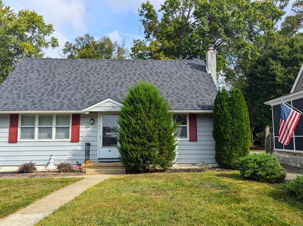 18 Steinway Ave, Ewing, NJ 08618
