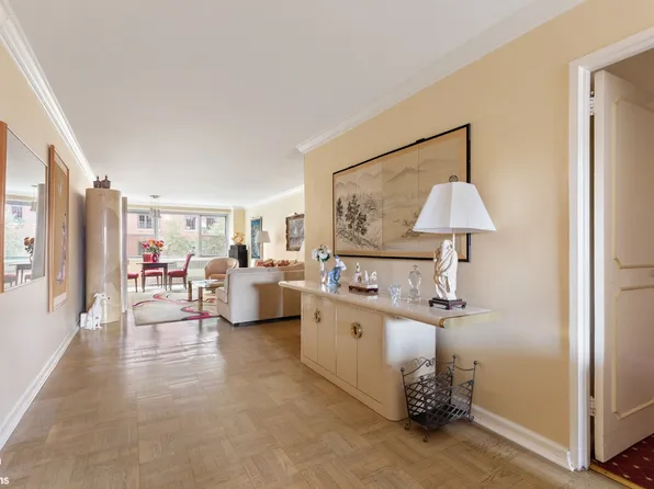 525 East 86th Street image 3 of 10