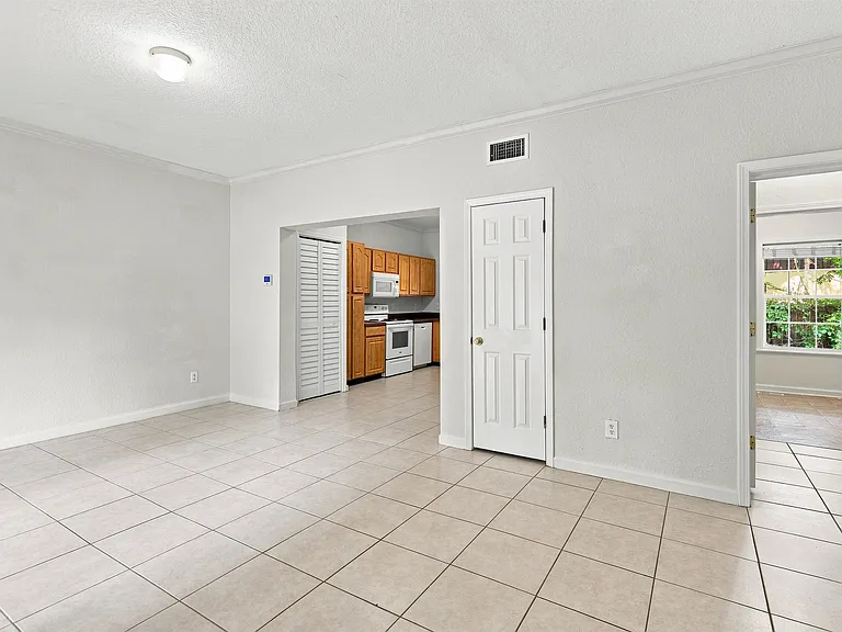 114 Cedar St #6 — Photo 6
