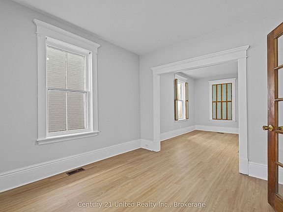 3rd image of 436 George St S
