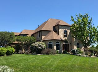 595 Hidden Creek Dr, Antioch, IL 60002