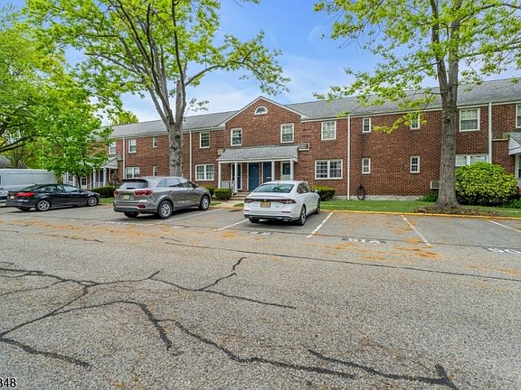 4th image of 10 Clark Ct #10
