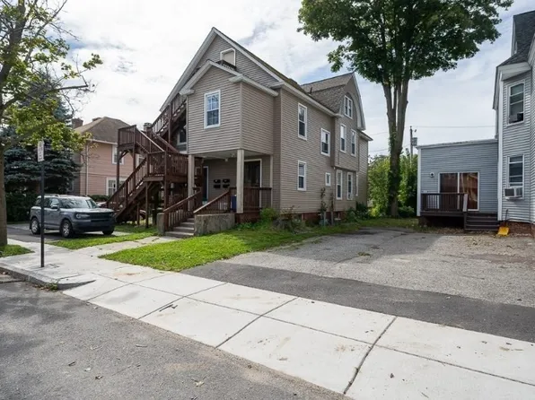 43 Wachusett St #1, Worcester, MA 01609