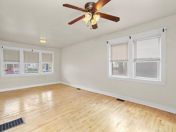 4th image of 5752 S Hoyne Ave