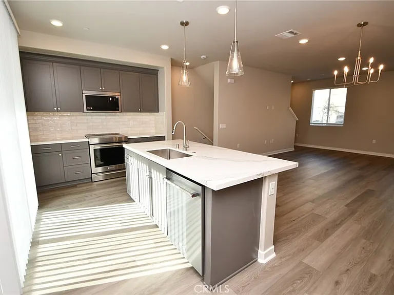 1487 Skyline Ln — Photo 21