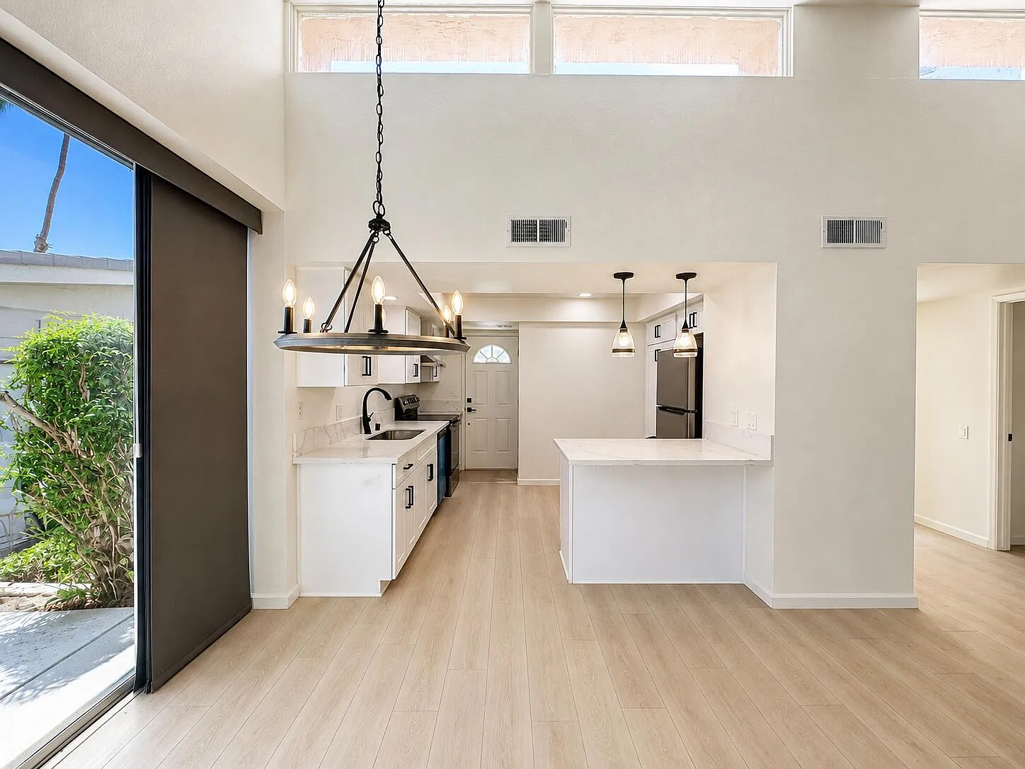 2 bed, 1214 sqft, $2,600 — Photo 2