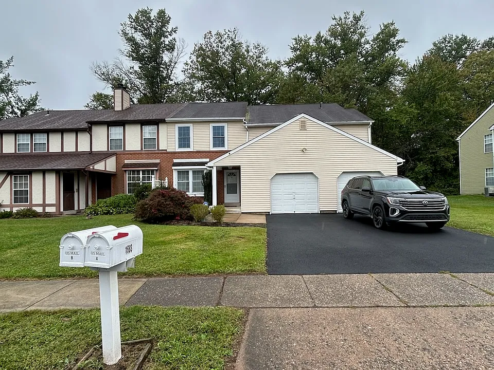 1683 Bluebird Dr #B