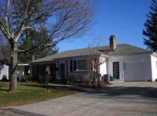 26 Glen View Dr, Cranston, RI 02920