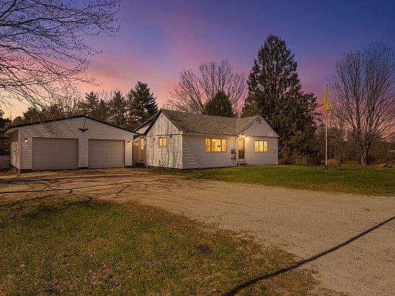 3rd image of 304 Hardscrabble Road