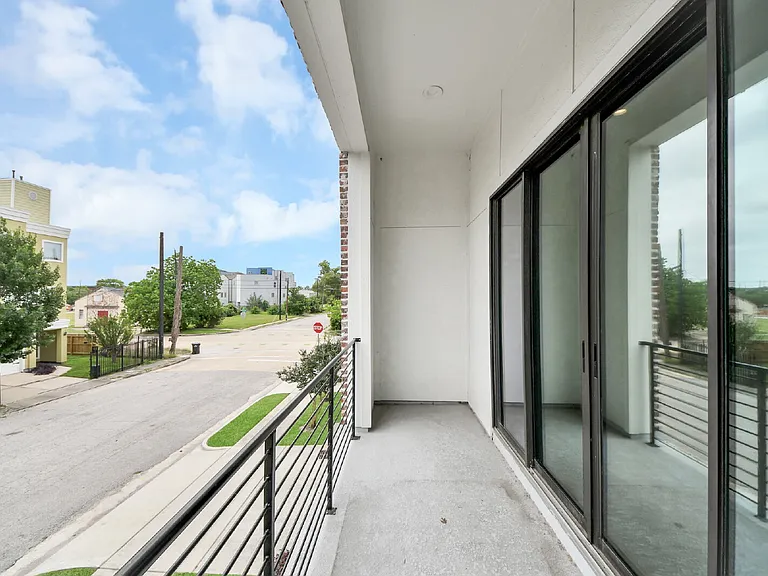 2114 Stuart St — Photo 21