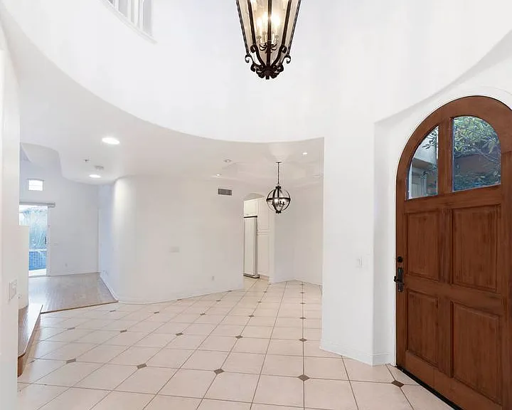 19 Lucania Dr — Photo 7