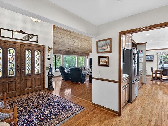 4th image of 15597 Glenshire Dr