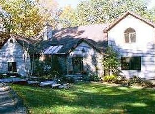 7 Pebble Ln, New Milford, CT 06776