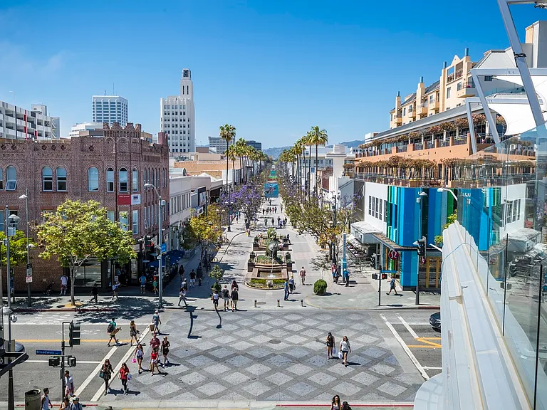 Residences on 3rd Street Promenade — Photo 48