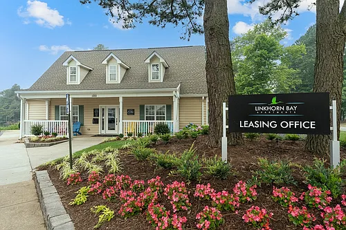 Linkhorn Bay Apartments Photo 1