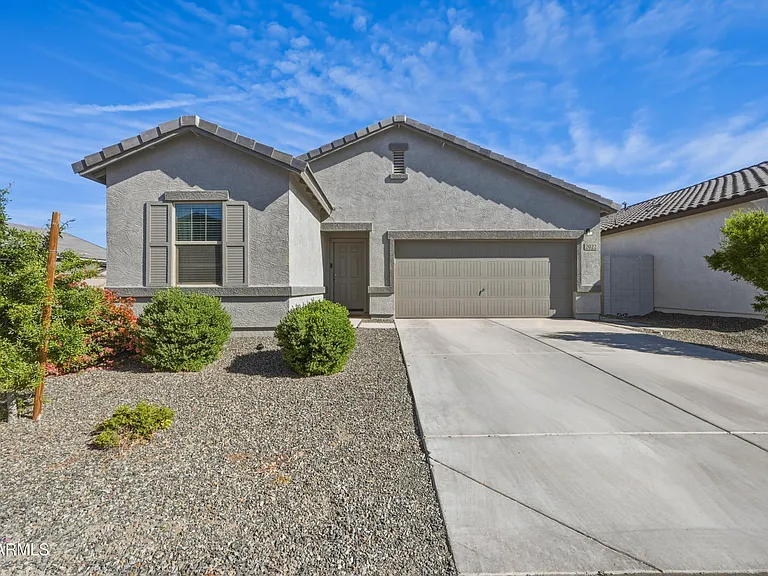 2022 E New Bonnet Ln — Photo 2