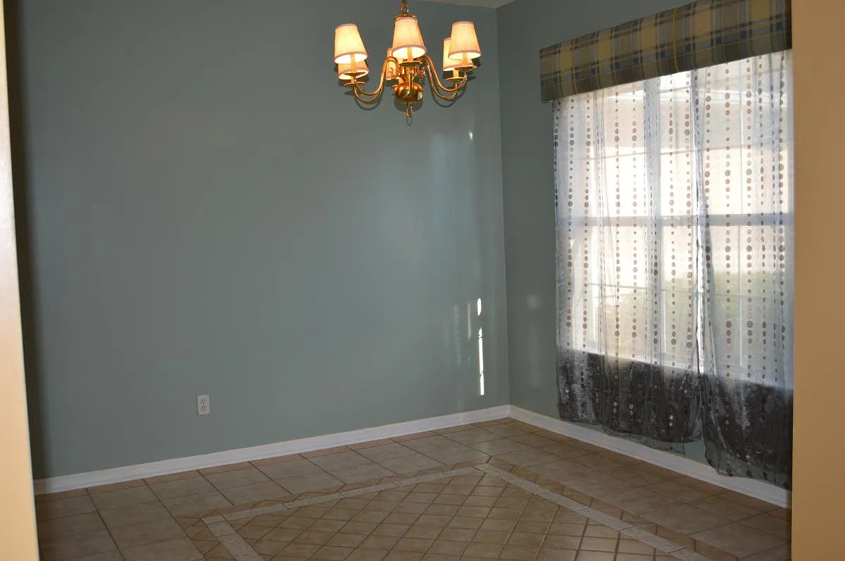 4 bed, 2806 sqft, $2,150 — Photo 3