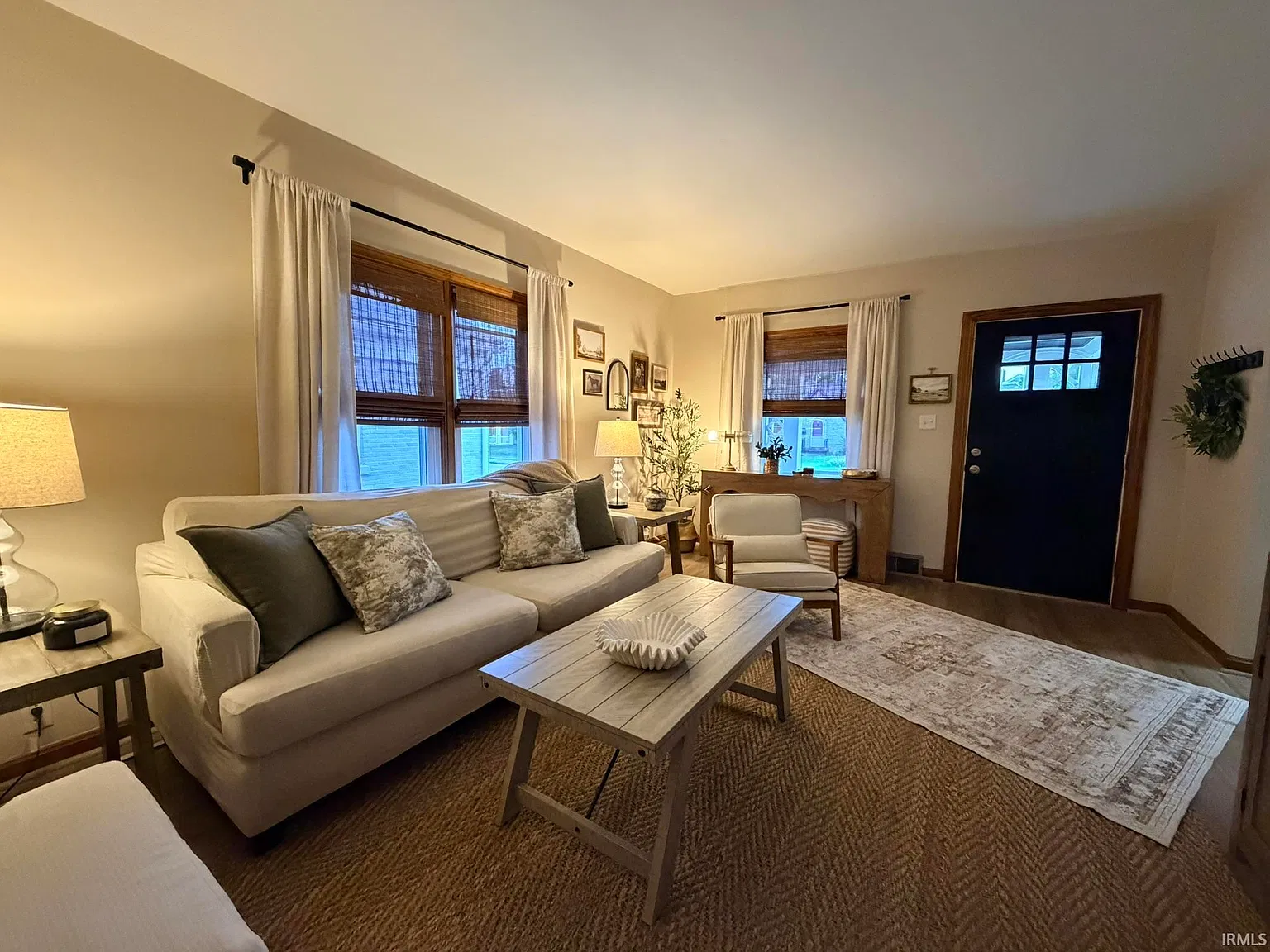 4 bed, 2.0 bath, 1855 sqft, $2,600 — Photo 3