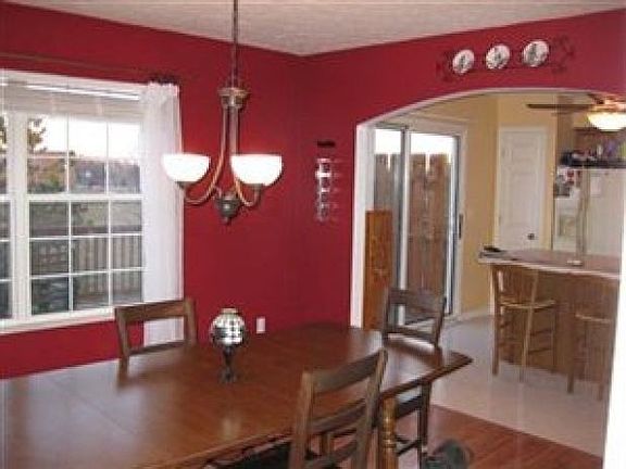 5th image of 823 Heath Ln