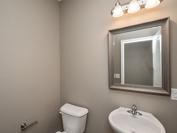 3rd image of 1142 Mary Ln