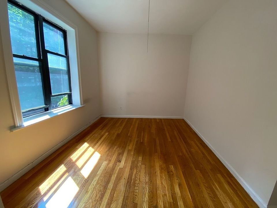1st image of 204 W 94th St APT 3D
