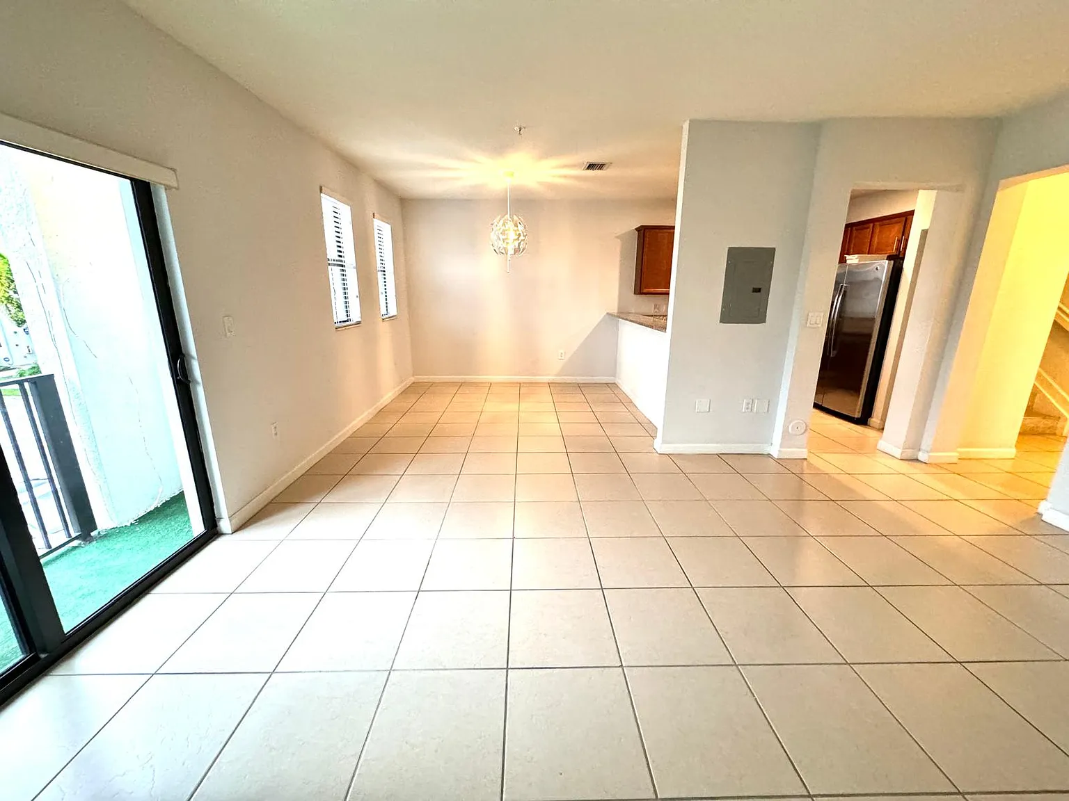 3 bed, 2.5 bath, 1256 sqft, $3,200 — Photo 4