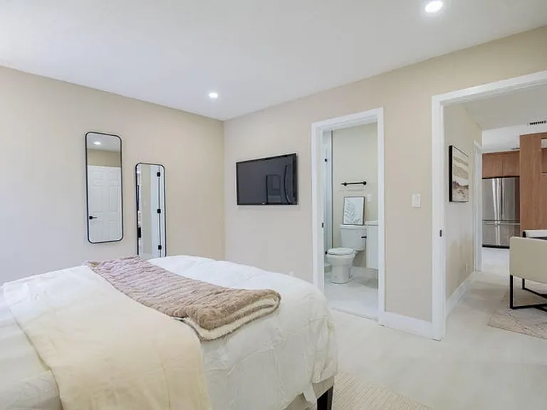 5409 NE 4th Ave — Photo 17