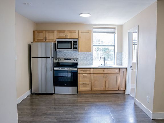 4th image of 973-975 Mount Vernon Ave #3