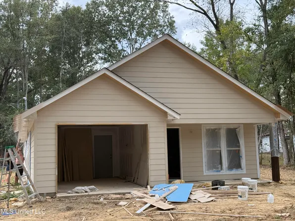 207 Rhodes Ave, Pelahatchie, MS 39145